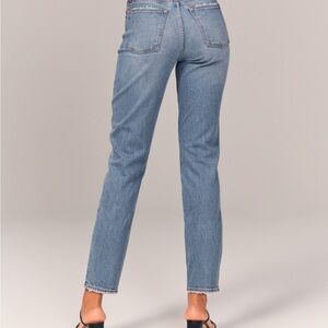 Abercrombie High Rise Mom Jean - size 29 regular